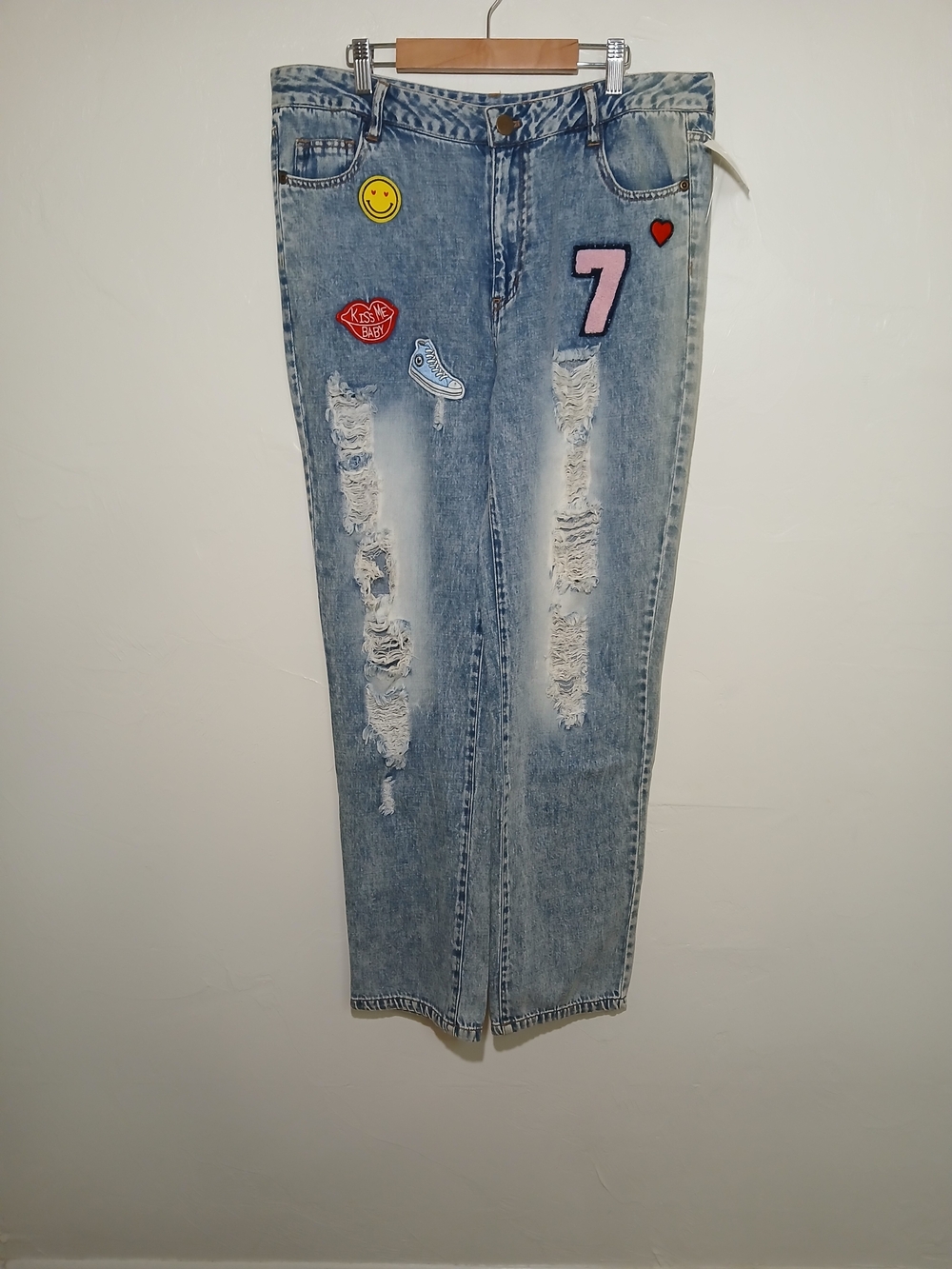Y2K Love Tree Sz. L Light Wash Distressed  Denim Jeans NWT